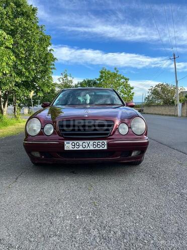 Mercedes E 220-1