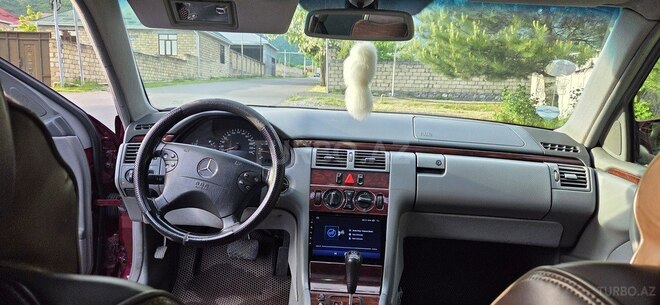 Mercedes E 220-13
