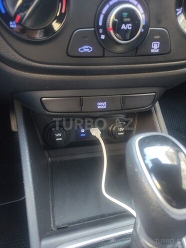 Hyundai Accent-5