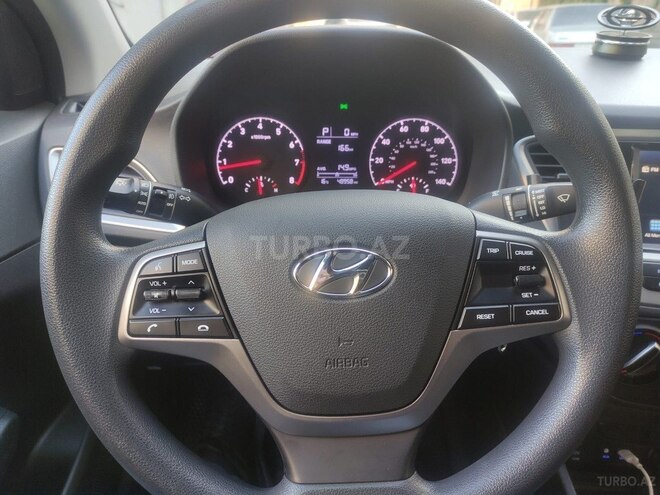 Hyundai Accent-13