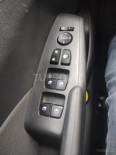 Hyundai Accent-14