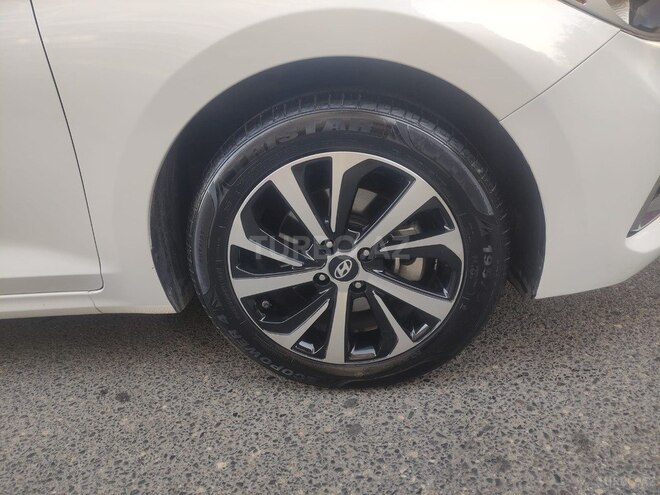 Hyundai Accent-9