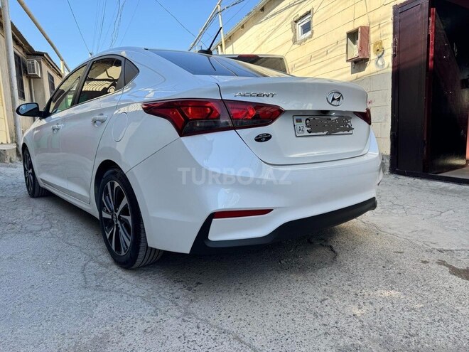 Hyundai Accent-15