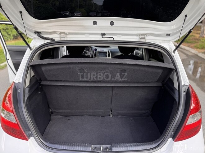 Hyundai i20-17