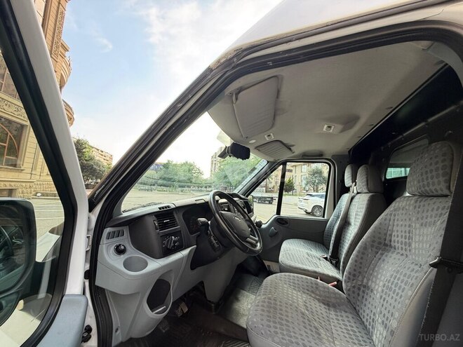 Ford Transit-20