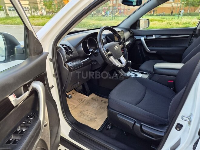Kia Sorento-14