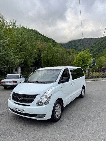 Hyundai H-1-2