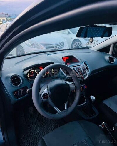 Ford Fiesta-12