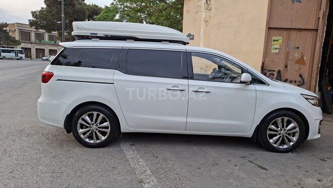 Kia Carnival-11