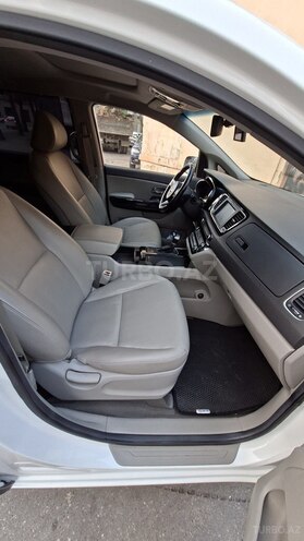 Kia Carnival-19