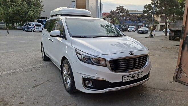 Kia Carnival-1
