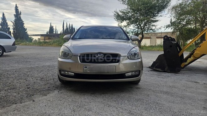 Hyundai Accent-1