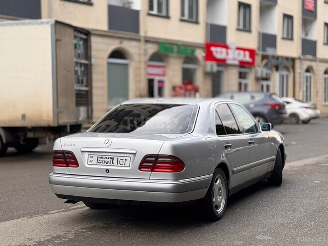 Mercedes E 240-3