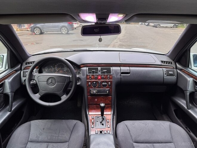 Mercedes E 240-7