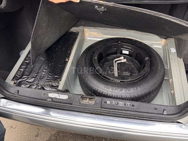 Mercedes E 240-11