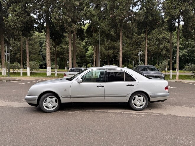 Mercedes E 240-6
