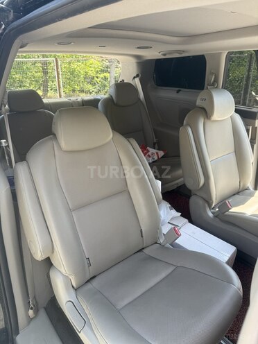 Kia Carnival-5