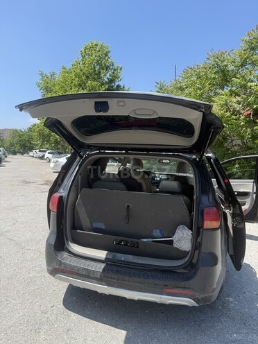 Kia Carnival-8