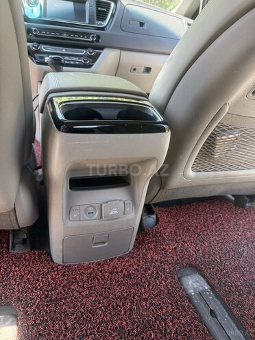 Kia Carnival-3