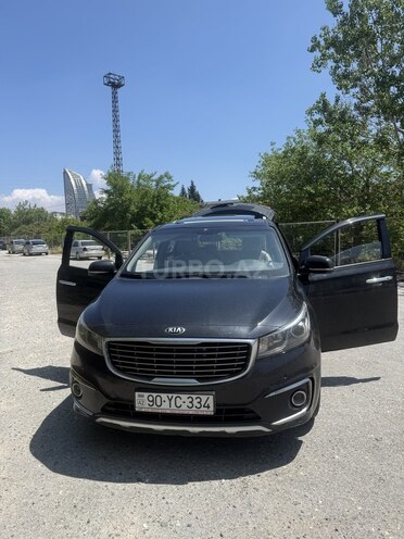 Kia Carnival-1