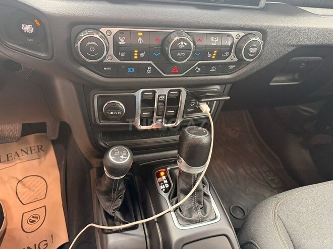 Jeep Wrangler-10
