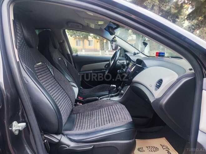 Chevrolet Cruze-12