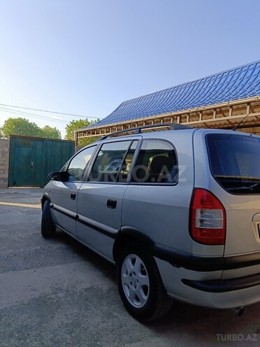 Opel Zafira-5