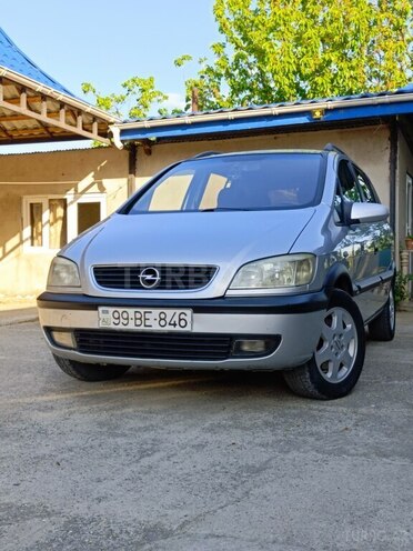 Opel Zafira-1