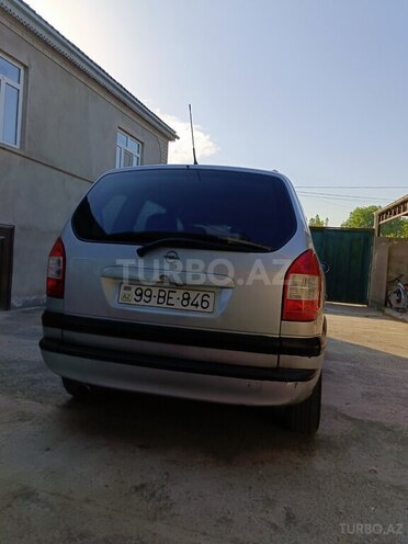 Opel Zafira-4