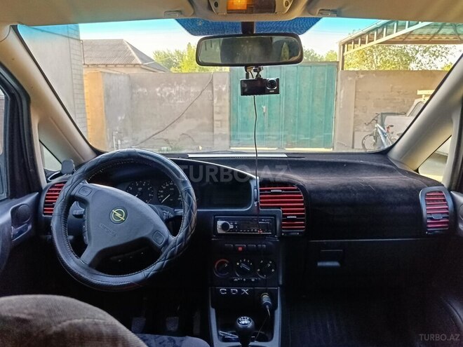 Opel Zafira-6
