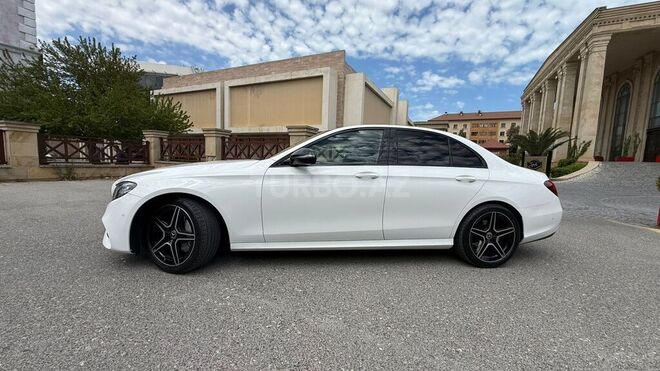 Mercedes E 200-5