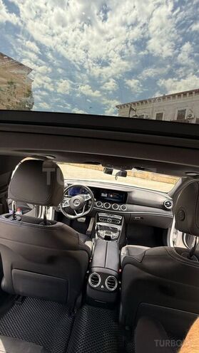 Mercedes E 200-11
