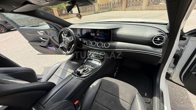 Mercedes E 200-10