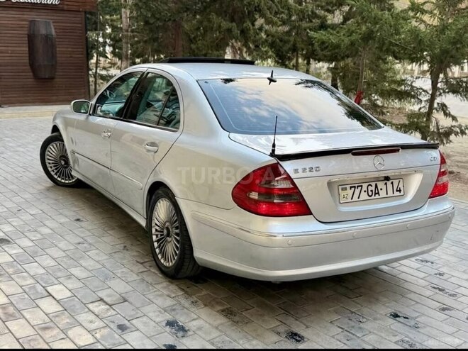 Mercedes E 220-4