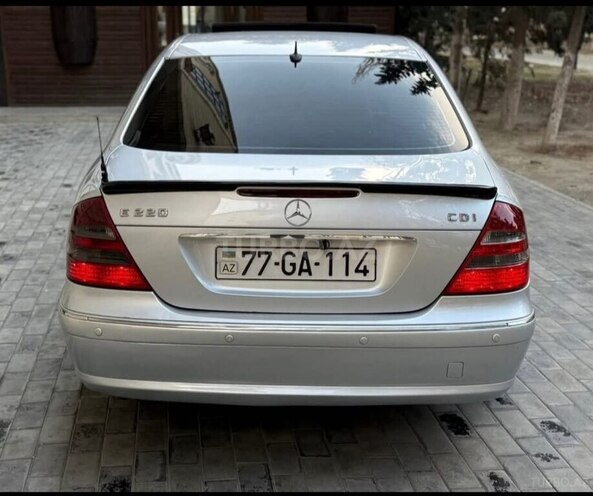 Mercedes E 220-2