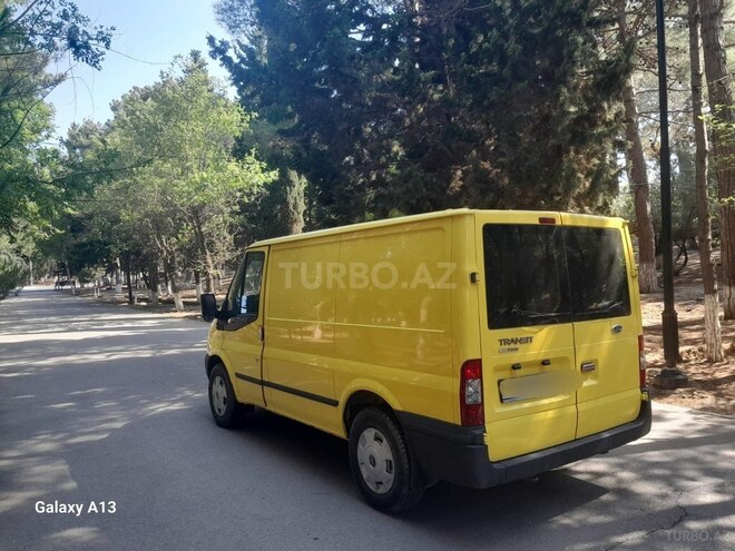 Ford Transit-9