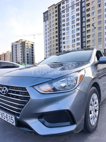 Hyundai Accent-5