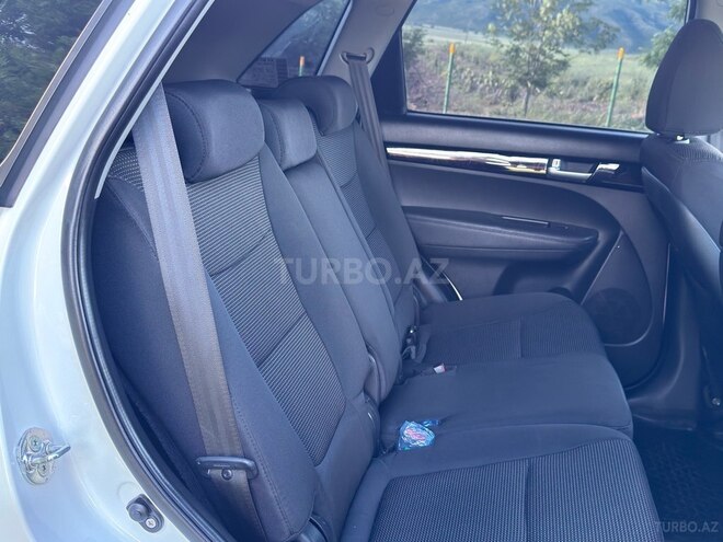 Kia Sorento-13