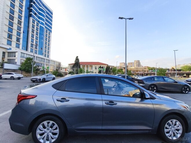 Hyundai Accent-7