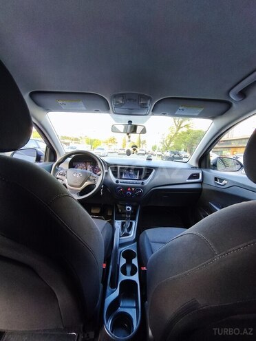 Hyundai Accent-14