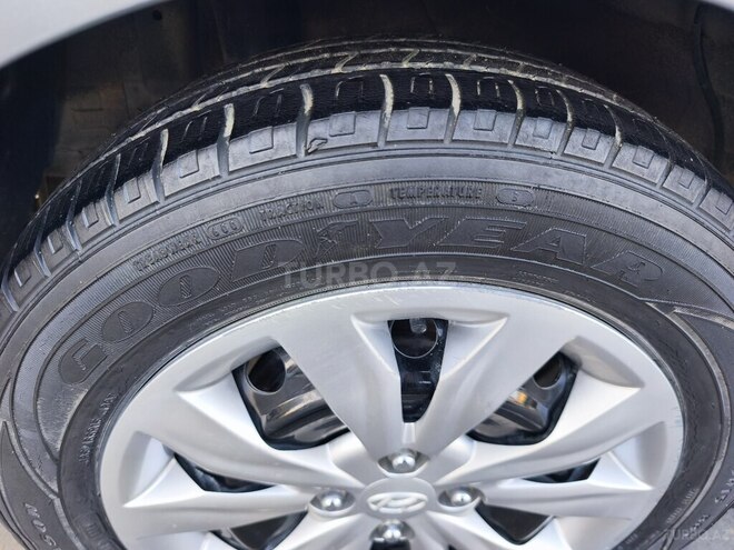 Hyundai Accent-16