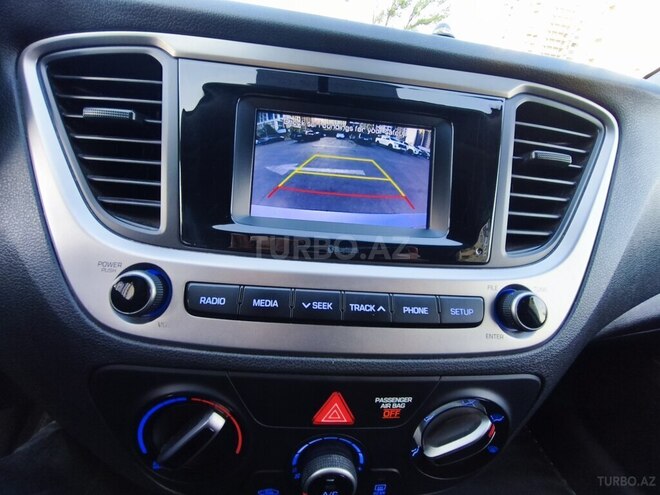 Hyundai Accent-17