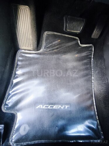 Hyundai Accent-21