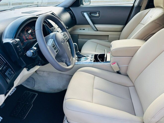 Infiniti FX35-11