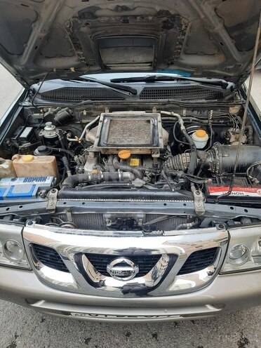 Nissan Terrano-13