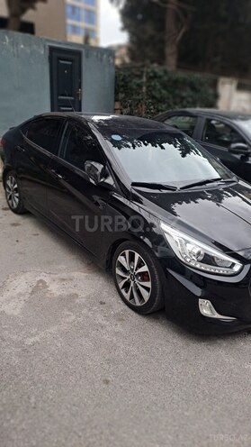 Hyundai Accent-4