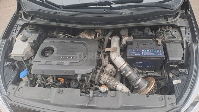 Hyundai Accent-6
