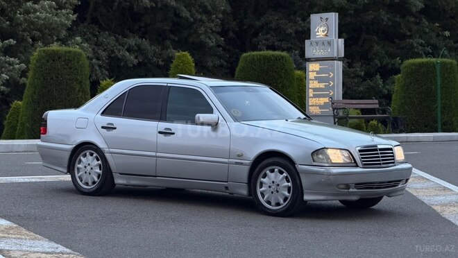 Mercedes C 240-11