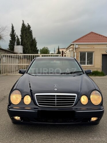 Mercedes E 270-1