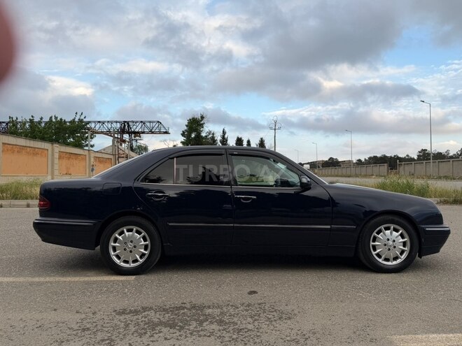 Mercedes E 270-5